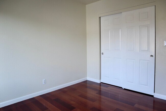 Building Photo - Beautiful 5-Bedroom Home in the Northgate ...