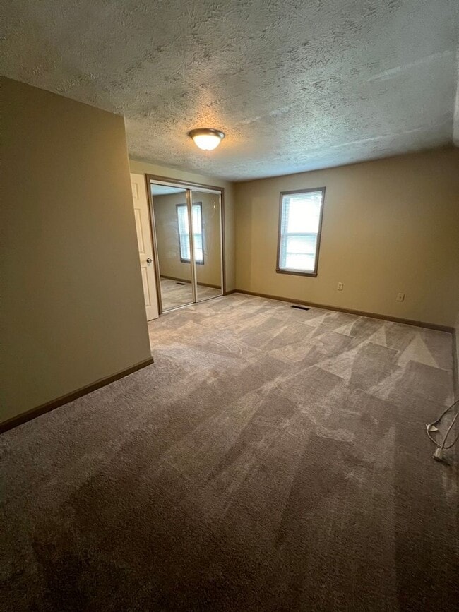 Building Photo - Charming 3 bedroom - 2 bath house in Normal