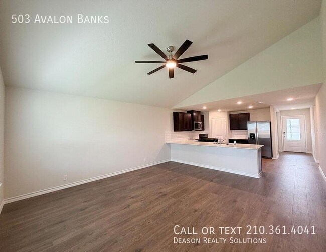 Building Photo - 503 Avalon