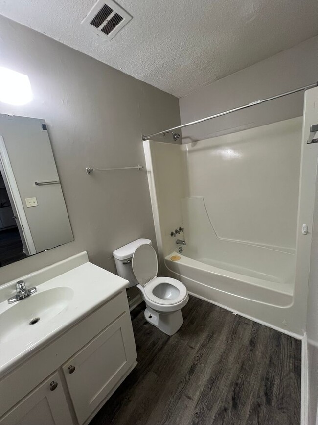 Building Photo - 1 bedroom condo for $1050(1st floor)  Clos...