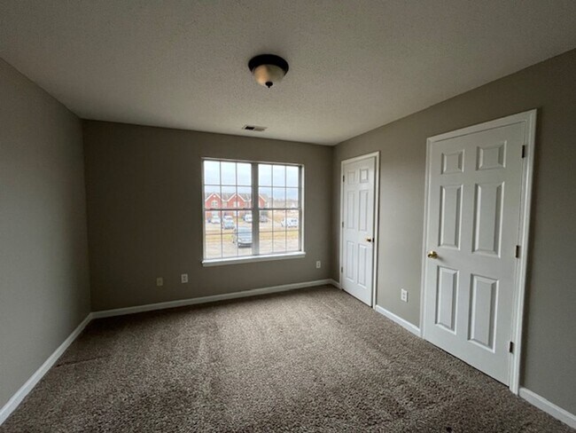 Building Photo - Renovated 3 Bedroom 3 Bath Townhome for Rent!