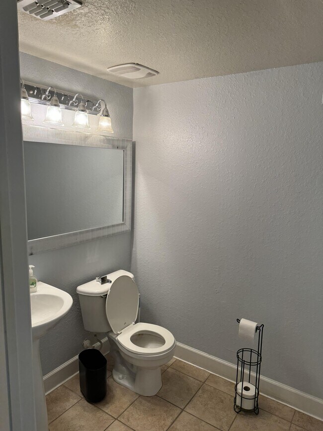 Building Photo - 204 E South St