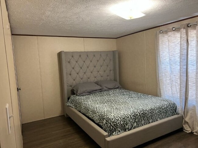 Building Photo - $1,000 - 2 Bedroom / 2 Bath Unfurnished Mobile Home in the North River Road Community