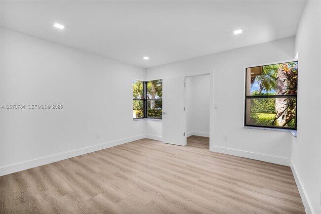 Building Photo - 16778 Willow Creek Dr
