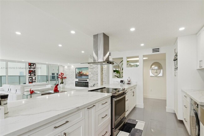 Building Photo - 2751 S Ocean Dr