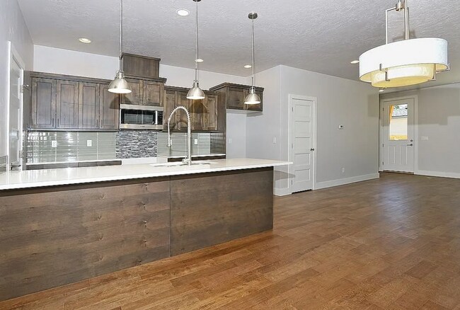 Building Photo - 2805 W Pleasanton Ave