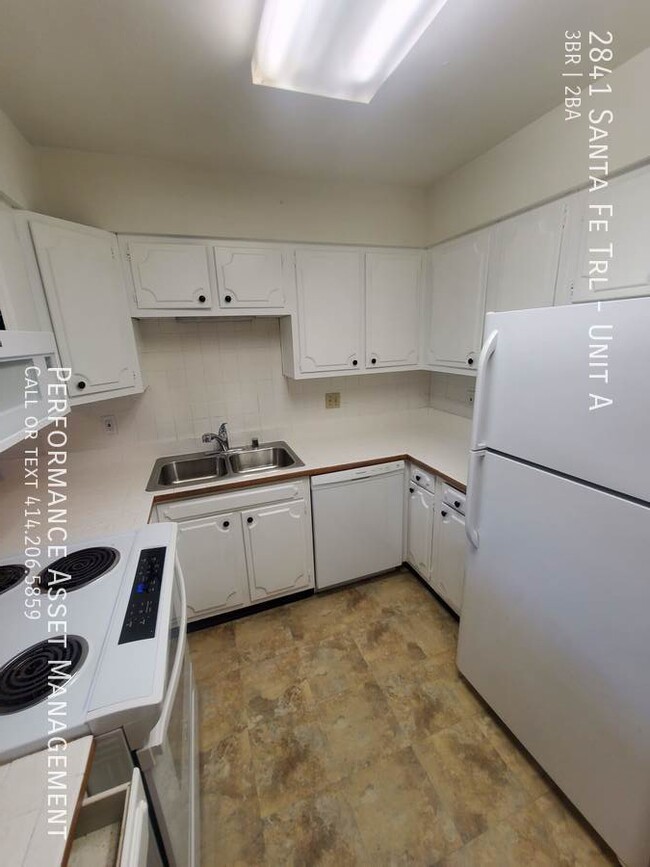 Building Photo - Charming 3 bedroom-Lower Unit in Racine