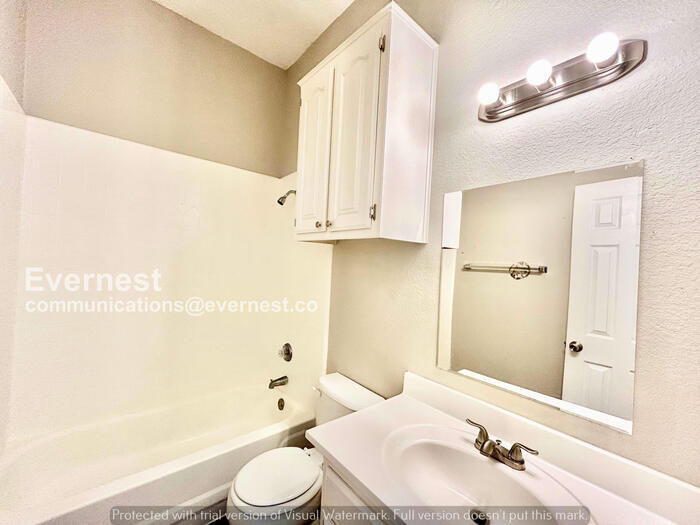 Building Photo - 1029 Matthew St