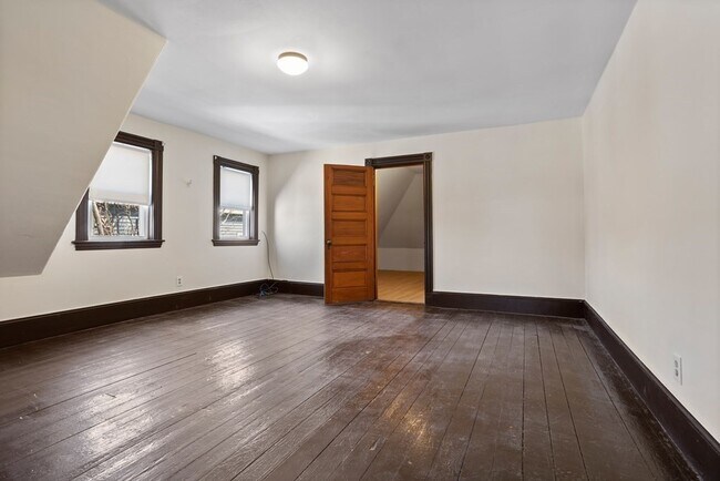 Building Photo - 327 Ashmont St