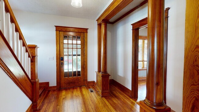 Building Photo - 1025 Park St SW