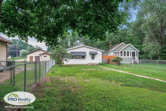 Building Photo - Recently Remodeled 2 Bedroom Home