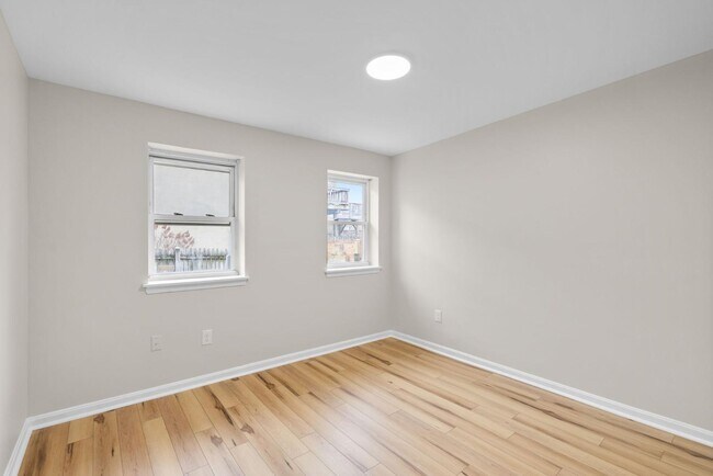 Building Photo - 2021 E Baltimore St