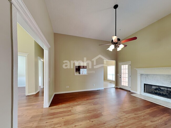 Building Photo - 210 Fox Hunt Ln