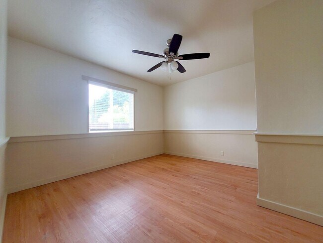 Building Photo - Mollison Duplex
