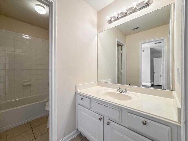 Building Photo - 12805 Flat Creek Dr