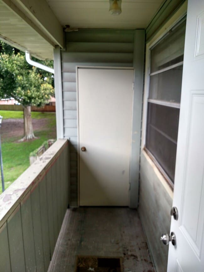 Building Photo - Two Bed - Two Bath - Gated Community