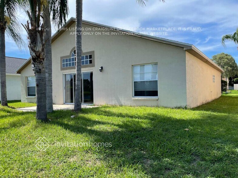 Building Photo - 7900 Hamlet Dr