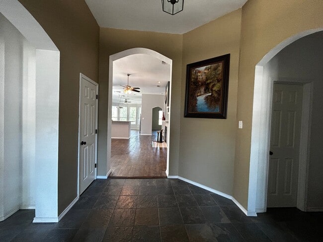 Building Photo - 304 Sparrow Hawk Dr