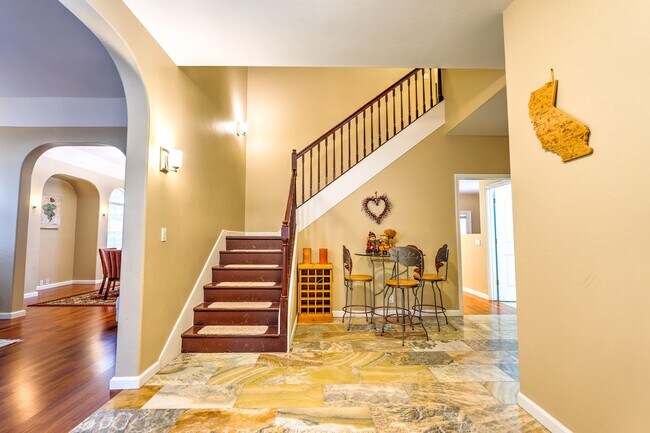 Building Photo - Large mountain home with 2 car garage and fenced in back yard.