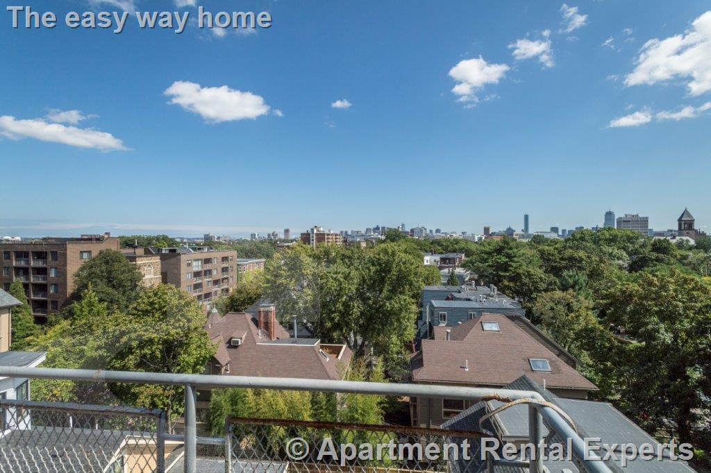 Building Photo - 334 Harvard St