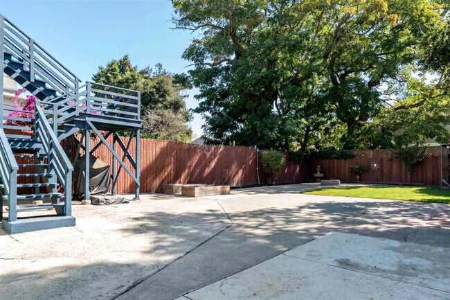 Building Photo - 1508 Magnolia St
