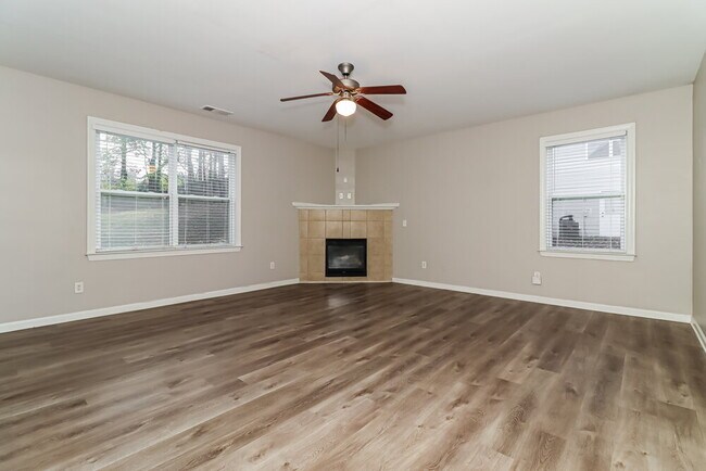 Building Photo - 227 Oakbridge Dr