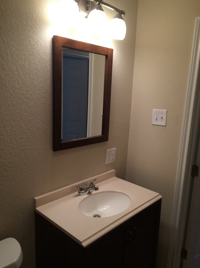 Building Photo - 1712 Poage Ave