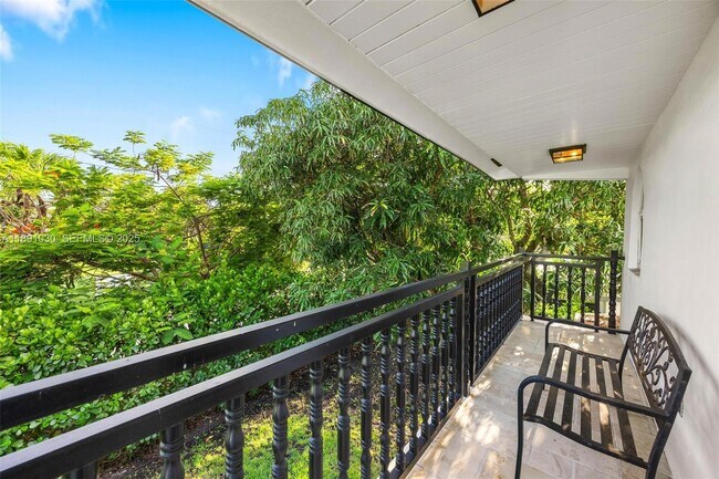 Building Photo - 1651 SW 13th Ave