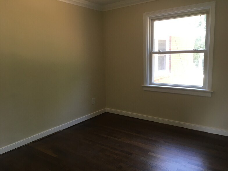 Building Photo - 1806 Parlow Dr
