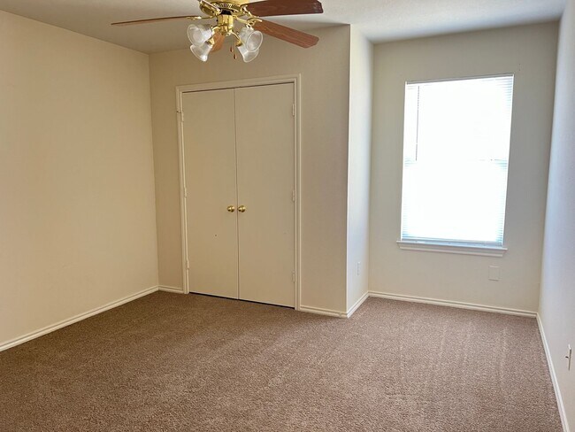 Building Photo - Cougar Ridge III Duplex