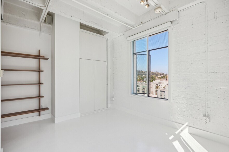 Building Photo - 6253 Hollywood Blvd