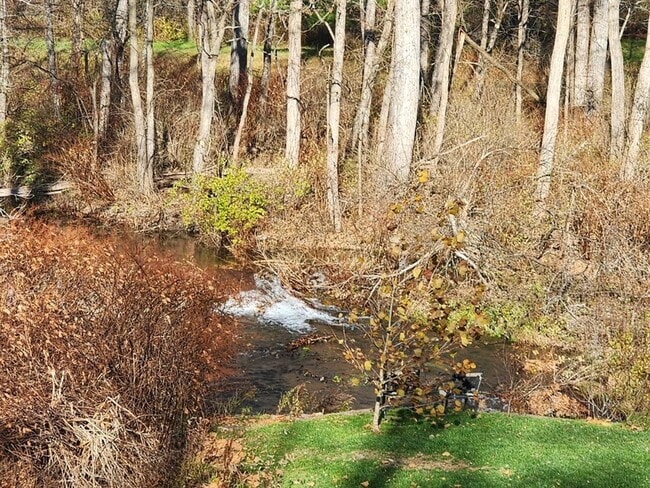 Building Photo - 832 W Fulton Rd