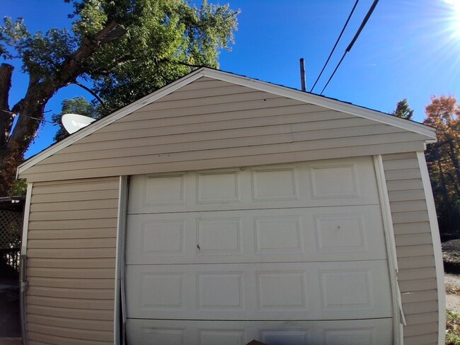 Building Photo - 111 Grace-