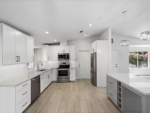 Building Photo - 54140 Avenida Mendoza