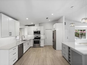 Building Photo - 54140 Avenida Mendoza