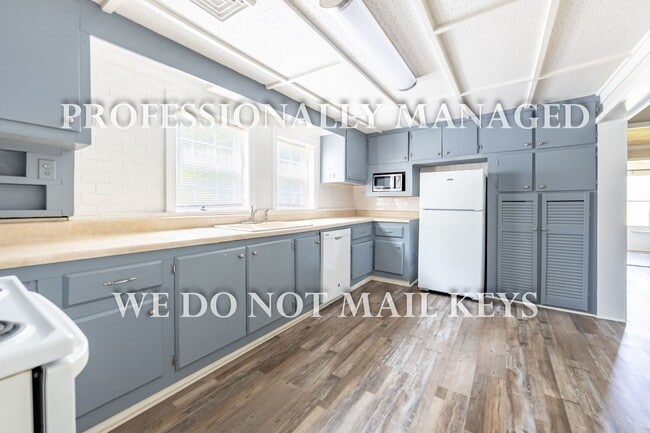 Building Photo - 1109 N Winstead Ave