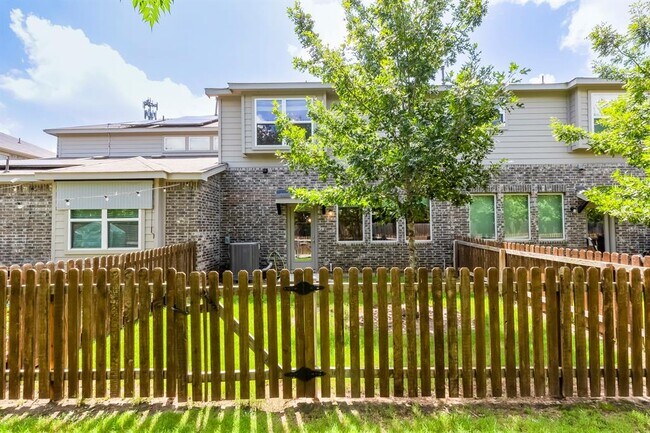 Building Photo - 17200 Crane Fly Dr