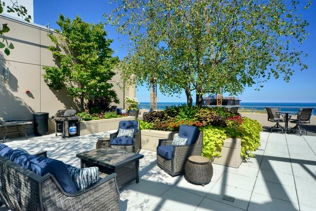 Building Photo - 201 N Westshore Dr