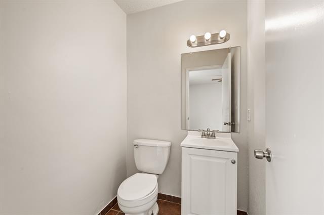 Building Photo - 201 Oakdale Dr