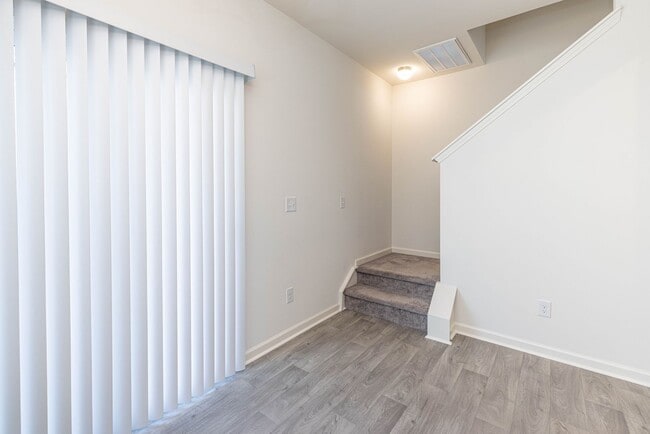 Building Photo - BEAUTIFUL 2 Bedroom/2.5 Bath Townhome in MIDLAND -AVAILABLE LATE AUGUST 2026!