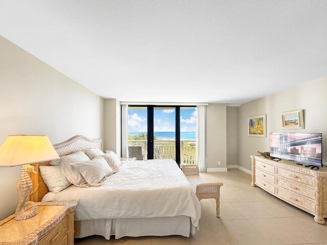 Building Photo - 3000 N Ocean Dr