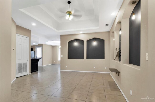 Building Photo - 516 Hackberry Ave