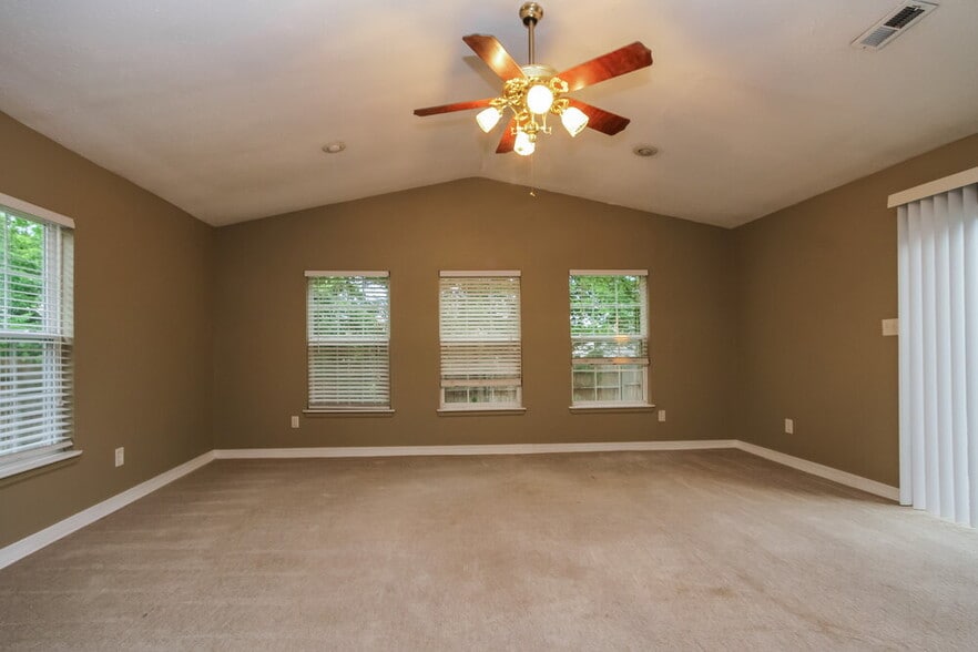 Building Photo - 17913 Sanibel Cir