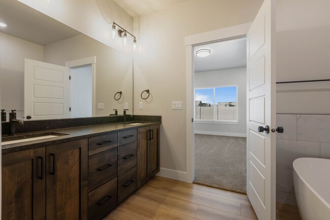 Building Photo - CHECK OUT THIS STELLAR 3 BED 2 BATH TWIN H...