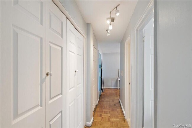 Building Photo - 2835 Webb Ave
