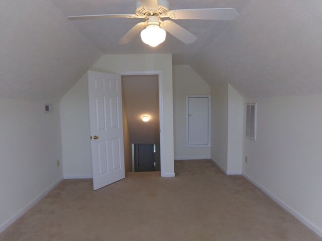 Building Photo - Just minutes from Cherry Point MCAS