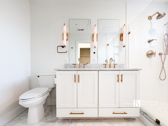 Building Photo - 1011 18th St NE