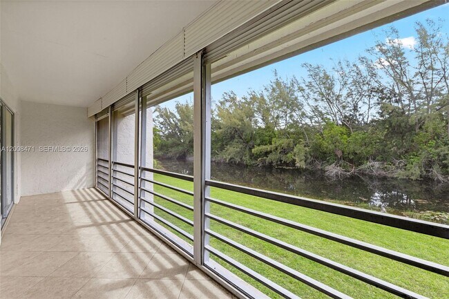 Building Photo - 110 Lake Meryl Dr