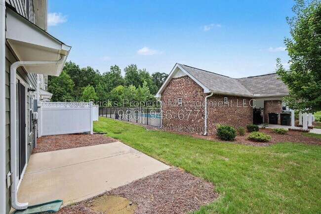 Building Photo - 5013 Spring Arbor Ln