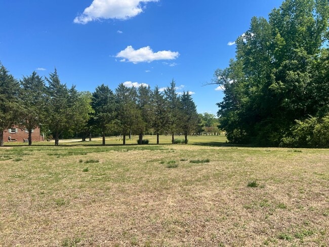 Building Photo - Rancher on 6.79 Acre Lot